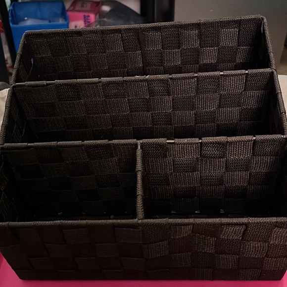 It holds mail and stamps and keys - Picture 4 of 4